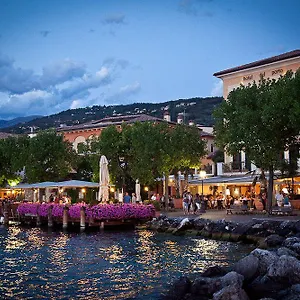 hotel-del-porto-torri-del-benaco.hotelinveneto.com/